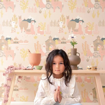 Papel pintado infantil Lama Village Light Sunny Pink